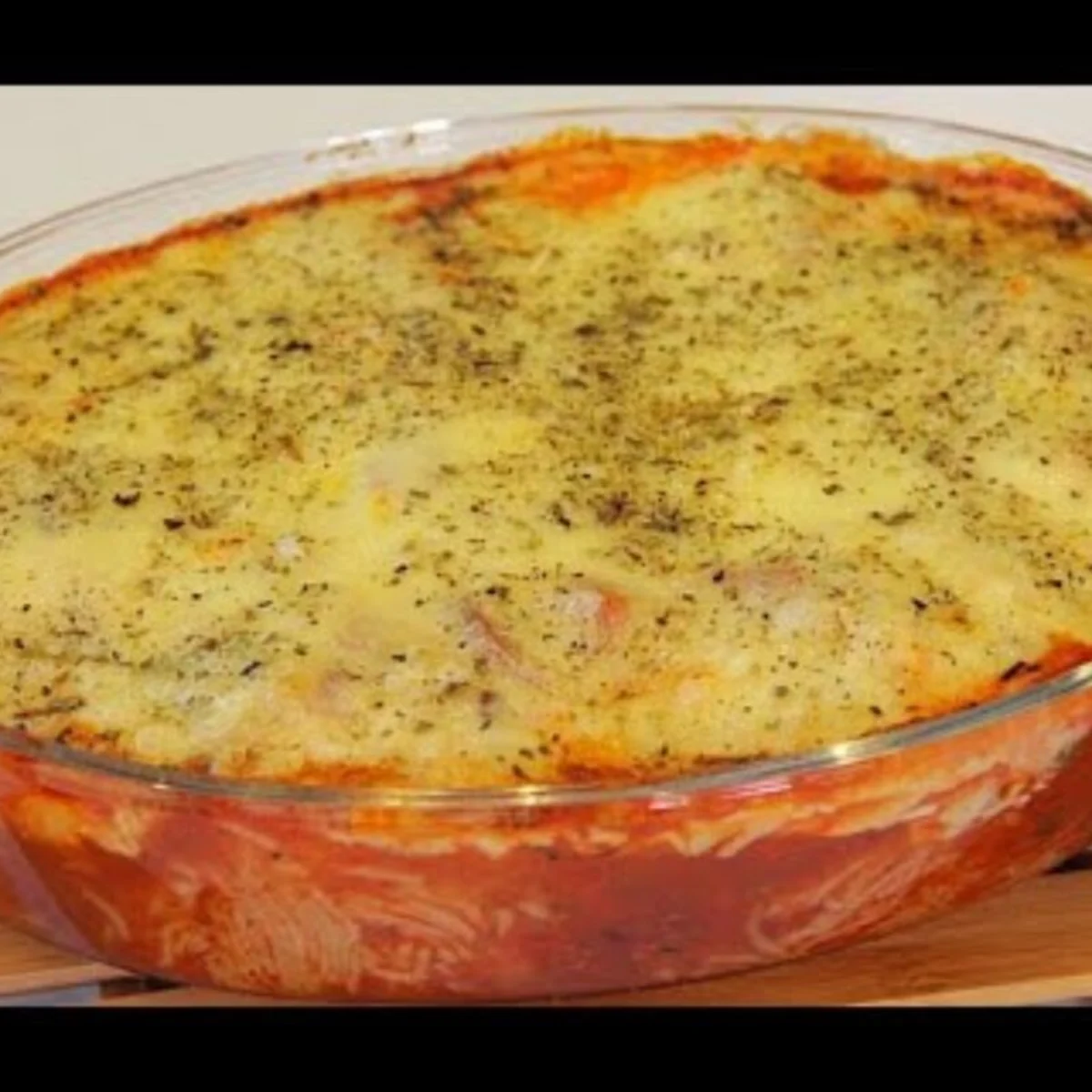 Macarrão de forno com ninho recheado de carne moída