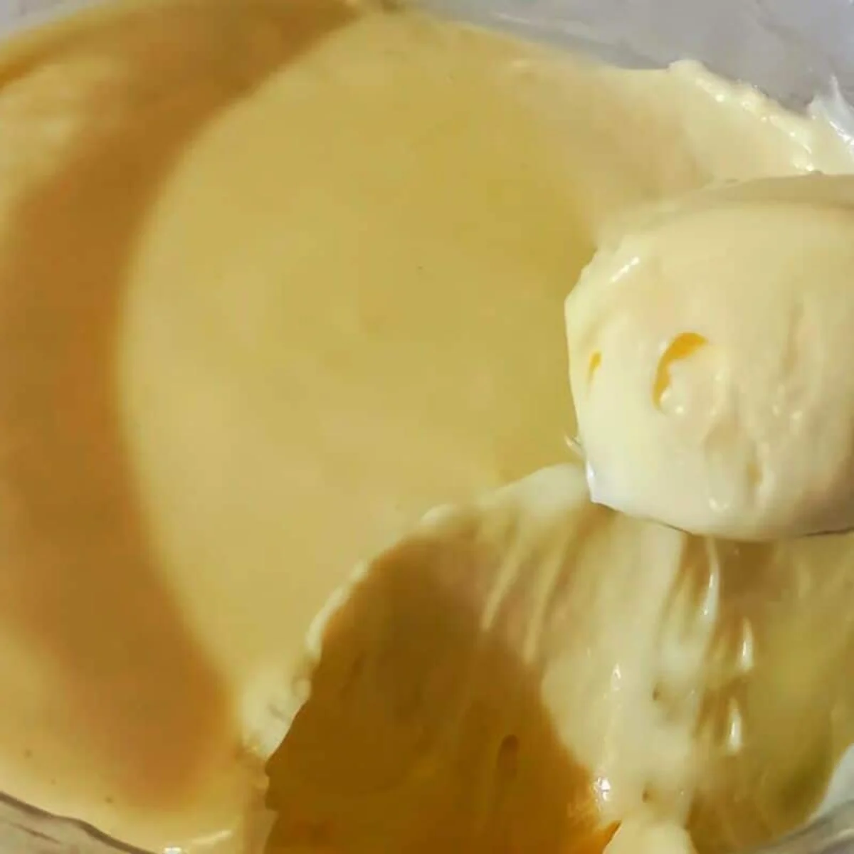 Mousse cremoso de abacaxi com apenas três ingredient