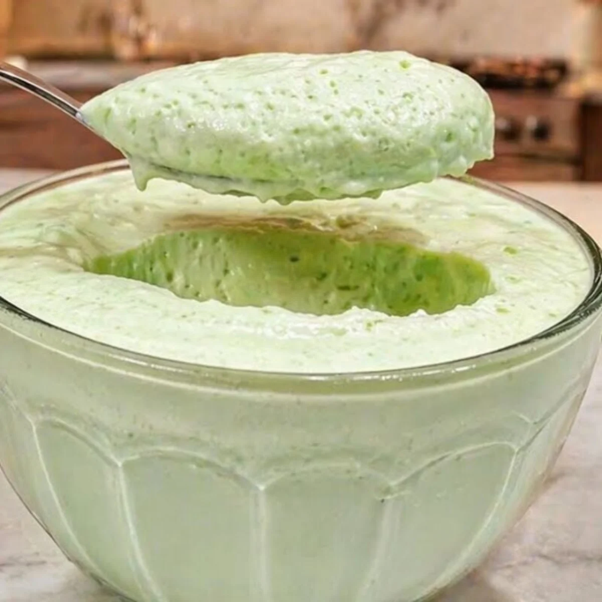 Mousse de limão, uma sobremesa super refrescante e rápida